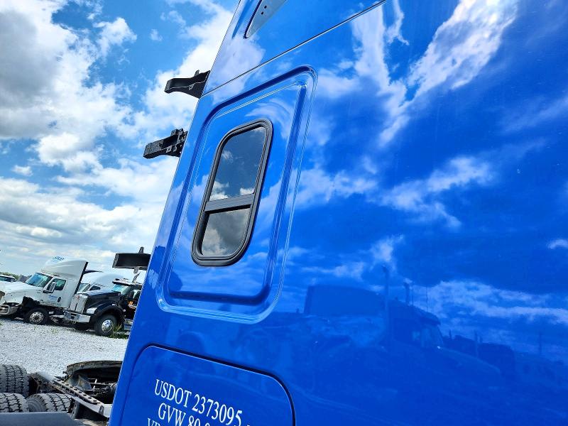2023 Freightliner Cascadia 126 VIN 3AKJHHDR9PSUC7330 COPART salvage auction — WATER/FLOOD, NE - CERT OF TITLE-SALVAGE, sold $55,500 on 2026-07-09 (photo 9)