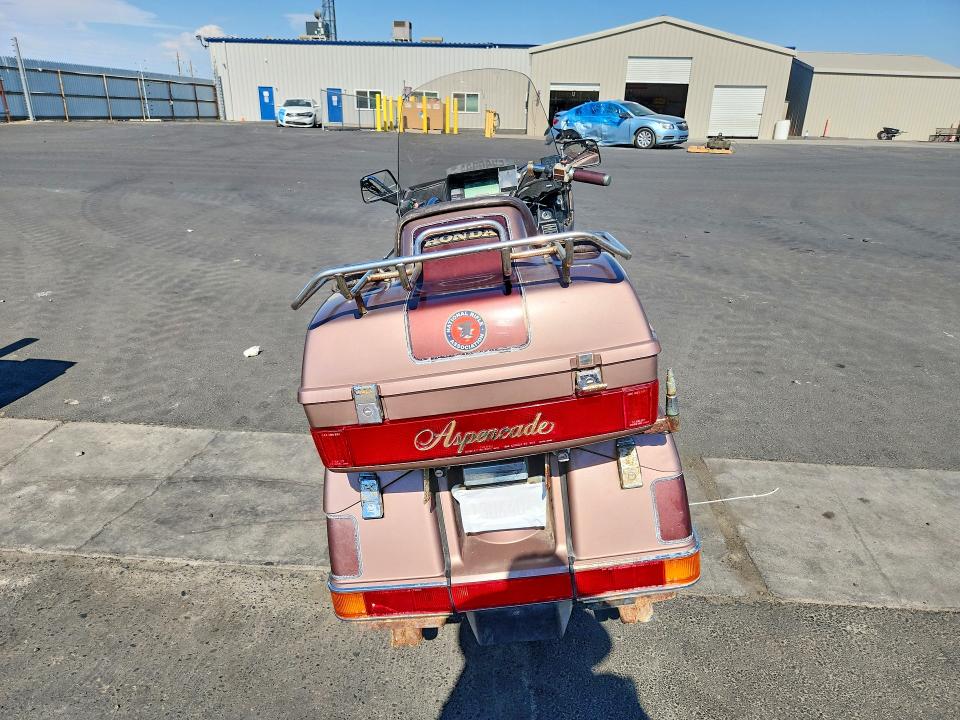 1986 Honda Gl1200 VIN 1HFSC1452GA212341 COPART salvage auction — MECHANICAL, CA - DIS/DLR/EXP APP FOR DUP CLEAN, sold $60 on 2026-07-09 (photo 4)