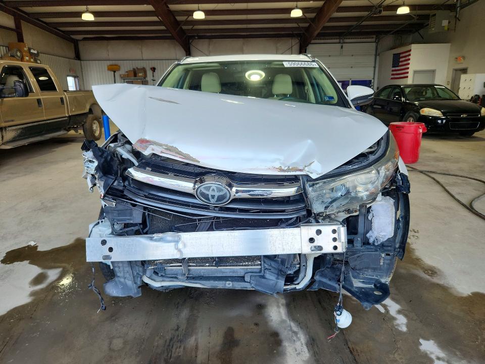 2016 Toyota Highlander VIN 5TDDKRFH3GS253804 COPART salvage auction — FRONT END, PA - CERTIFICATE OF SALVAGE, sold $5,800 on 2026-07-10 (photo 5)