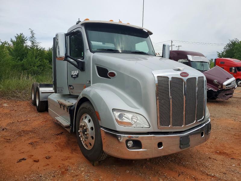 2018 Peterbilt 579 VIN 1NPBDH9X2JD493968 COPART salvage auction — MINOR DENT/SCRATCHES, OK - CERTIFICATE OF TITLE, sold $4,600 on 2026-07-09 (photo 1)