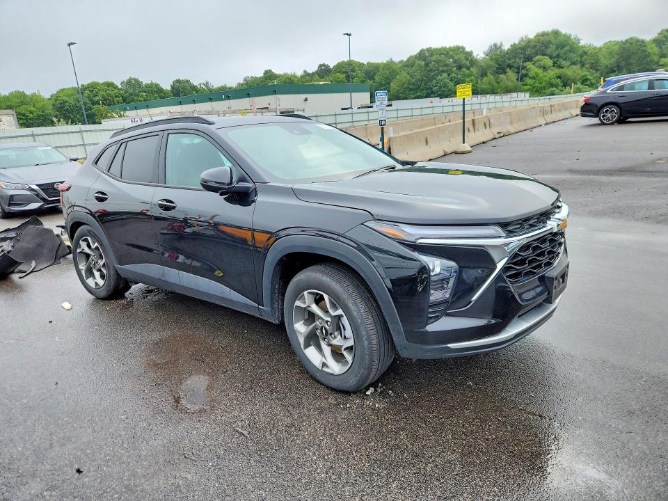 2025 Chevrolet Trax VIN KL77LHEP7SC264275 COPART salvage auction — SIDE, VA - CERT OF TITLE - SALVAGE, sold $4,400 on 2026-07-22 (photo 4)
