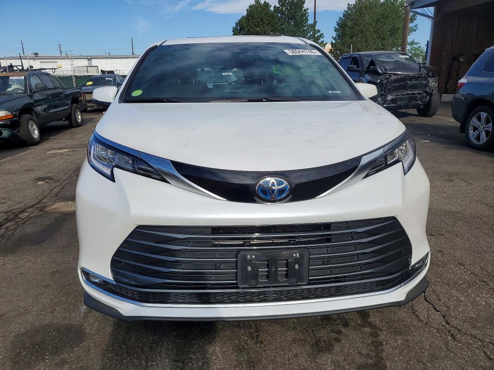 2025 Toyota Sienna VIN 5TDZSKFC5SS179764 COPART salvage auction — REAR END, Co - Public - Salvage Title, sold $8,200 on 2026-07-28 (photo 5)