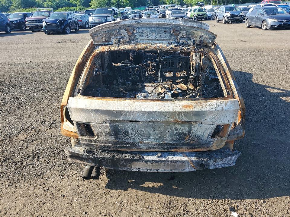 2004 BMW 3 series VIN WBAEP334X4PF04165 COPART salvage auction — BURN, Ct - Cert Of Title-Salvage, sold $450 on 2026-07-24 (photo 6)