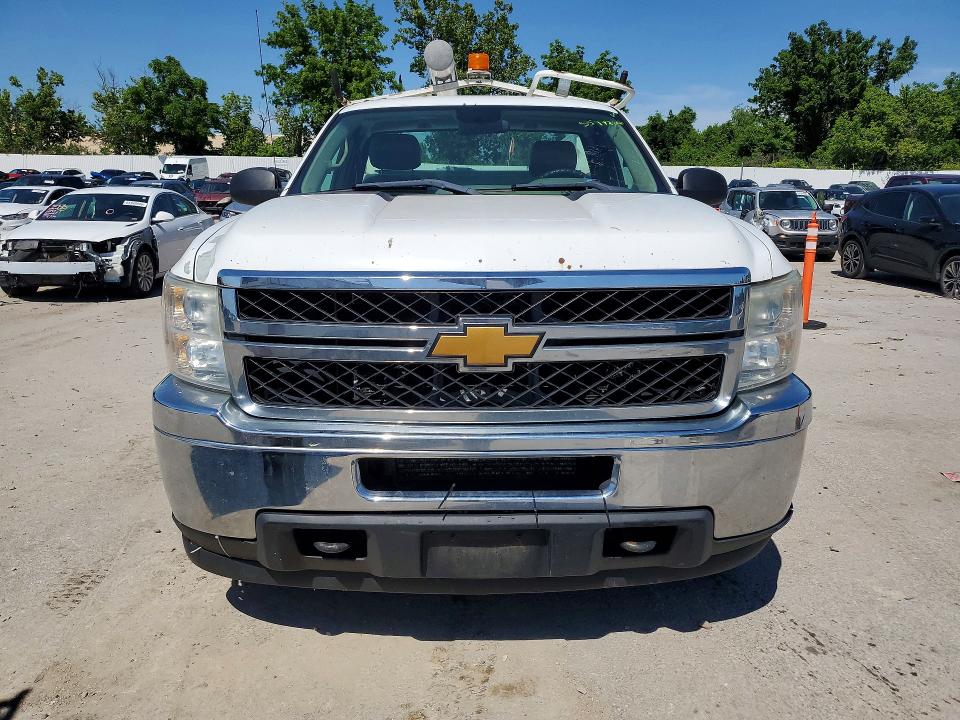 2013 Chevrolet VIN 1GB0KVCG4DF136848 COPART salvage auction — MINOR DENT/SCRATCHES, Il - Certificate Of Title, sold $2,300 on 2026-07-10 (photo 5)