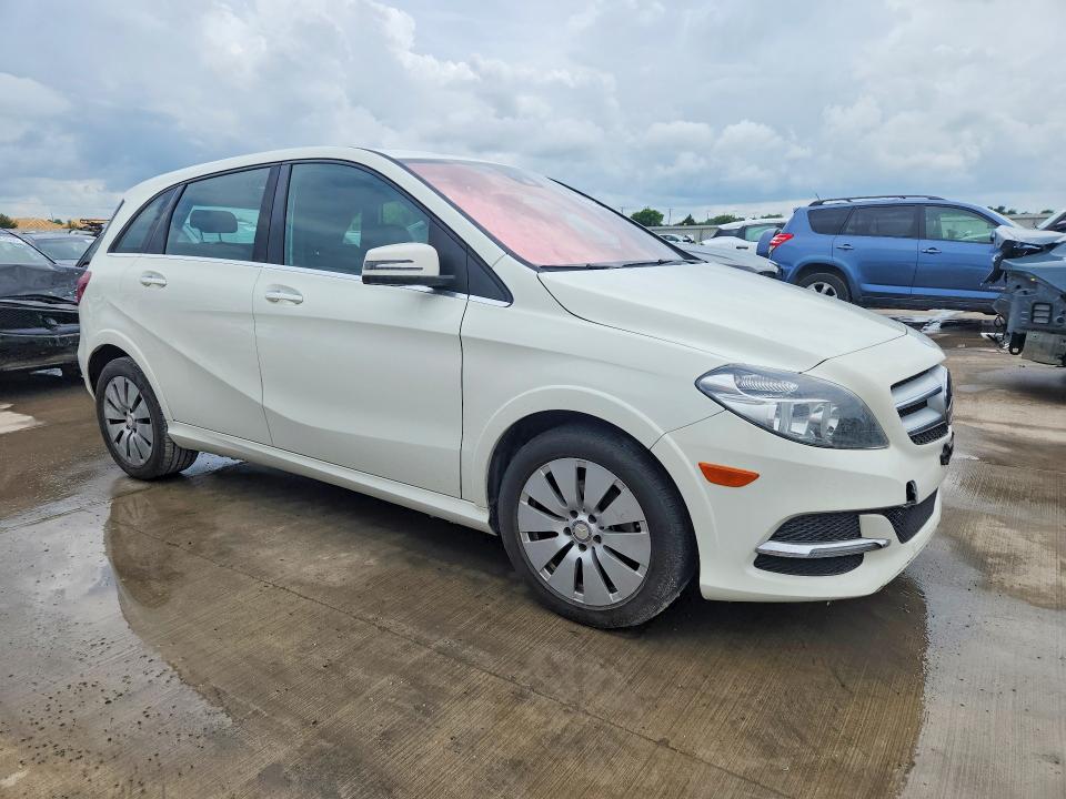 2017 Mercedes-benz B-klasse VIN WDDVP9AB4HJ015022 COPART salvage auction — NORMAL WEAR, Mt - Certificate Of Title, sold $3,000 on 2026-07-02 (photo 4)