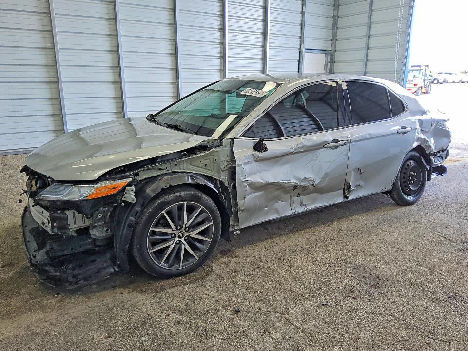 2022 Toyota Camry VIN 4T1F11AK7NU013725 COPART salvage auction — FRONT END, FL - CERTIFICATE OF TITLE, sold $7,000 on 2026-07-09 (photo 1)
