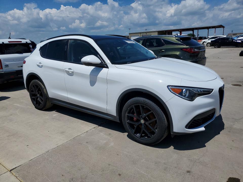 2019 Alfa romeo Stelvio VIN ZASPAKAN4K7C51350 COPART salvage auction — NORMAL WEAR, Tx - Certificate Of Title, sold $7,400 on 2026-07-20 (photo 4)