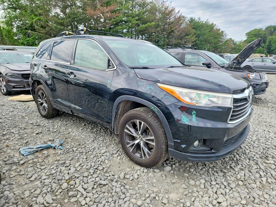 2016 Toyota VIN 5TDJKRFH4GS311597 COPART salvage auction — SIDE, Nj - Cert Of Title-Salvage, sold $8,400 on 2026-07-27 (photo 4)