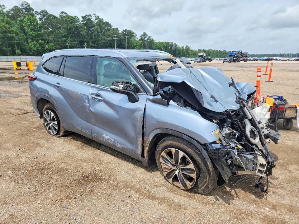 2021 Toyota VIN 5TDGZRAH8MS042772 COPART salvage auction — FRONT END, La - Cert Of Title-Salvage, sold $3,200 on 2026-07-17 (photo 4)