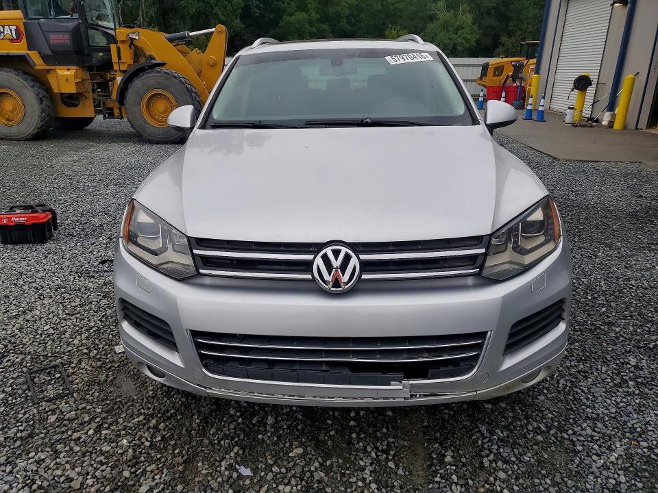 2013 Volkswagen Touareg VIN WVGEF9BPXDD002464 COPART salvage auction — MECHANICAL, Nc - Dealer Only Clean Title, sold $375 on 2026-07-15 (photo 5)