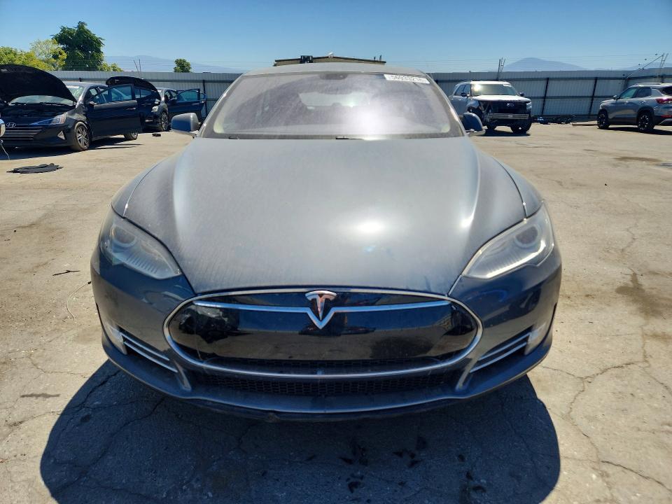 2013 Tesla Model s VIN 5YJSA1DNXDFP05607 COPART salvage auction — NORMAL WEAR, Ca - Dis/Dlr/Exp Only Clean Title, sold $2,550 on 2026-07-31 (photo 5)