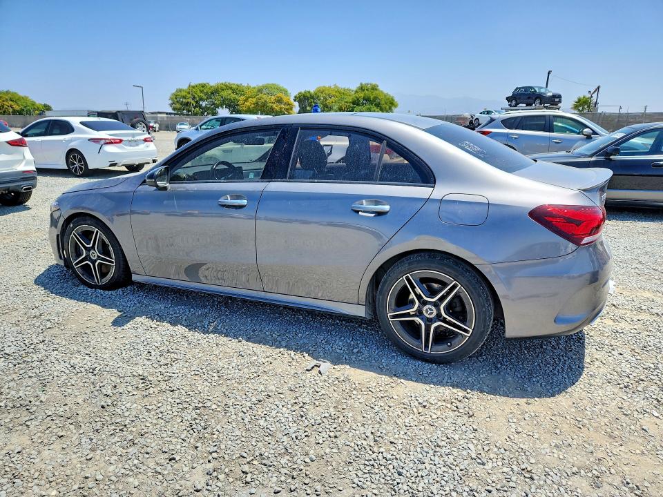 2019 Mercedes-benz VIN WDD3G4EB2KW000906 COPART salvage auction — MINOR DENT/SCRATCHES, Ca - Dis/Dlr/Exp Only Clean Title, sold $7,700 on 2026-07-31 (photo 2)