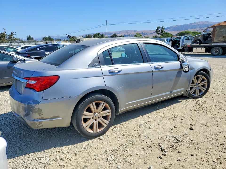 2013 Chrysler 200 VIN 1C3CCBAB5DN640069 COPART salvage auction — FRONT END, Ca - Dis/Dlr/Exp App For Dup Clean, sold $500 on 2026-07-16 (photo 3)