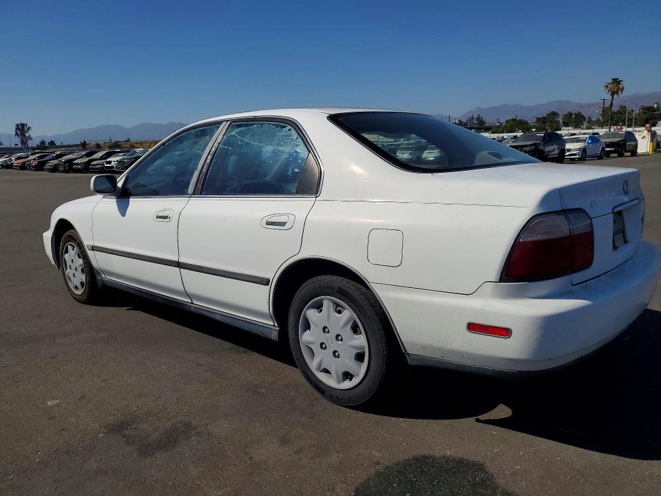 1996 Honda Accord VIN 1HGCD5633TA301488 COPART salvage auction — MINOR DENT/SCRATCHES, CA - DIS/DLR/EXP ONLY CLEAN TITLE, sold $375 on 2026-07-08 (photo 2)