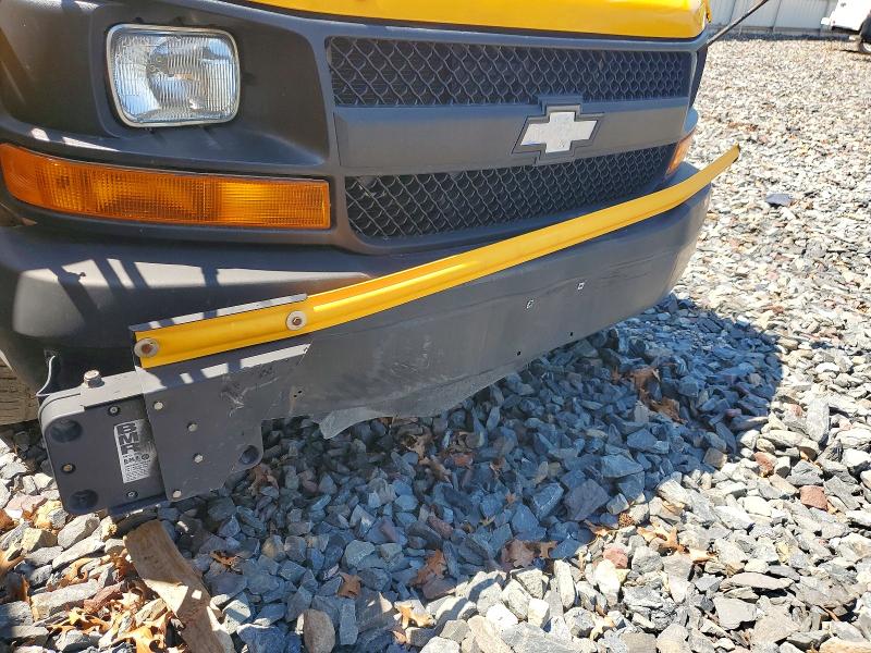 2015 Chevrolet VIN 1GB3G3BG0F1227944 COPART salvage auction — NORMAL WEAR, PA - CERT OF TITLE, sold $1,400 on 2026-07-28 (photo 8)
