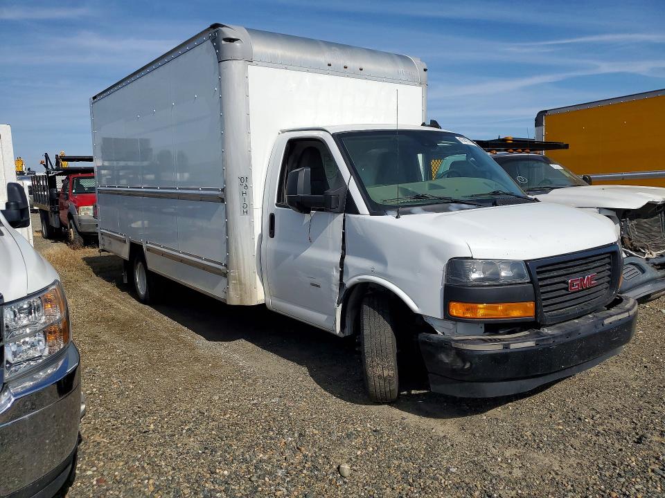 2022 Gmc Savana VIN 7GZ37TC73NN006360 COPART salvage auction — SIDE, CA - SALVAGE CERTIFICATE, sold $3,350 on 2026-07-08 (photo 4)