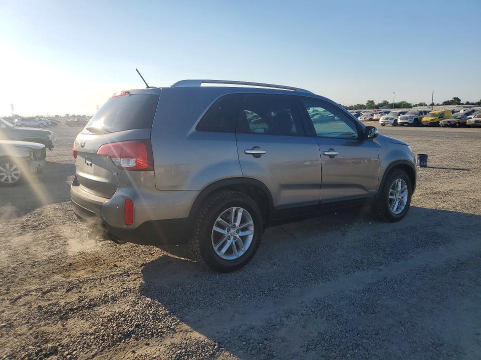 2015 Kia Sorento VIN 5XYKTDA72FG651295 COPART salvage auction — REAR END, Or - Dis/Dlr/Exp Only Clean Title, sold $1,850 on 2026-07-17 (photo 3)