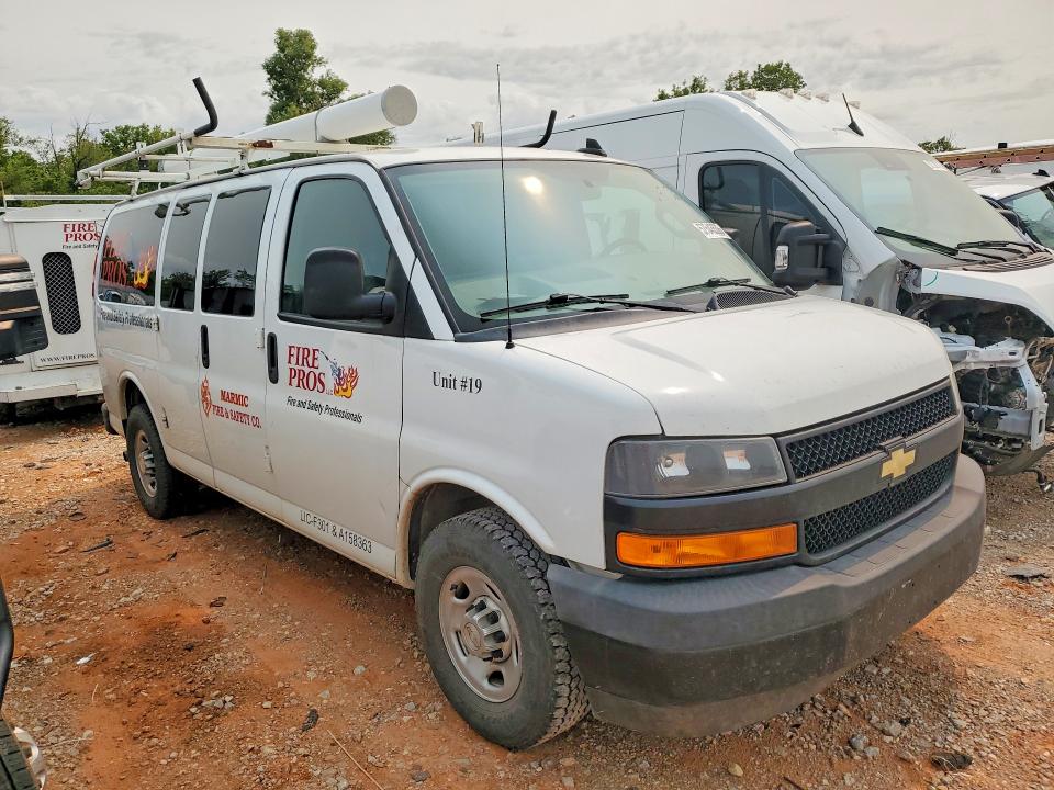 2019 Chevrolet Express VIN 1GCWGAFG8K1370786 COPART salvage auction — MINOR DENT/SCRATCHES, Ok - Certificate Of Title, sold $2,450 on 2026-07-09 (photo 4)
