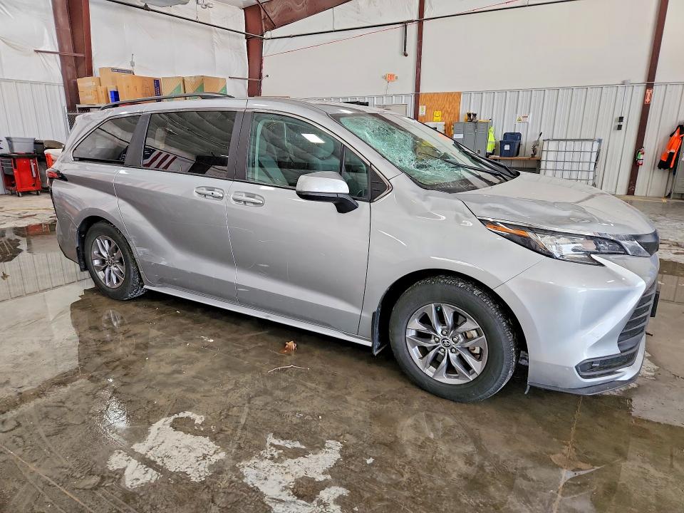 2022 Toyota Sienna VIN 5TDKSKFC6NS069389 COPART salvage auction — REAR END, Wv - Salvage Certificate, sold $5,000 on 2026-07-27 (photo 4)