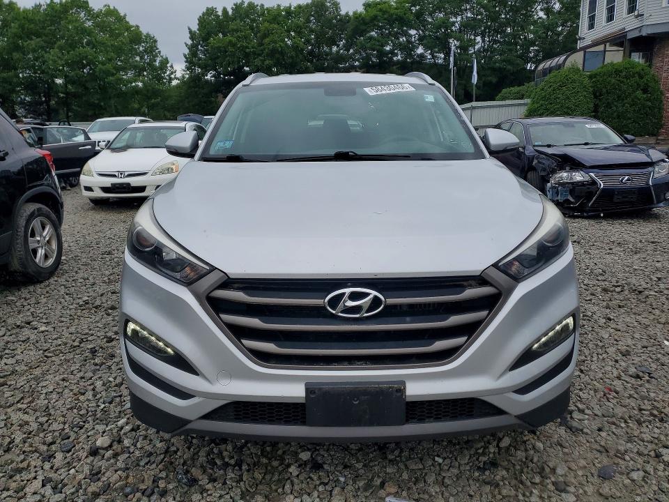 2016 Hyundai VIN KM8J3CA28GU044937 COPART salvage auction — MINOR DENT/SCRATCHES, Salvage Title, sold $4,800 on 2026-07-08 (photo 5)
