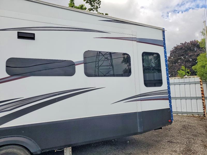 2022 Grand design Recreational VIN 573FS4222NAA11332 COPART salvage auction — ROOF, ON - PERMIT NO BRAND - UNFIT, sold $2,500 on 2026-07-30 (photo 4)