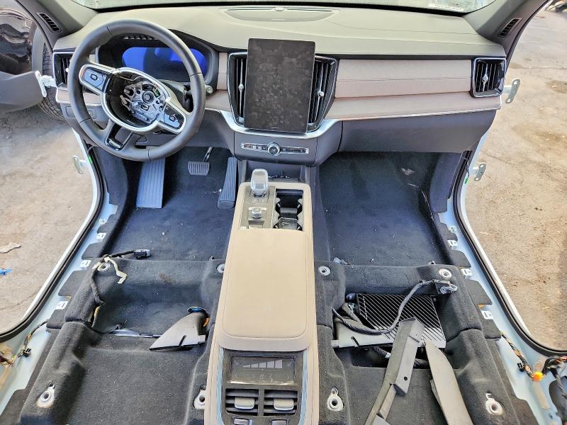 2025 Volvo Xc90 VIN YV4H60PB8S1392115 COPART salvage auction — STRIPPED, CA - SALVAGE CERTIFICATE, sold $6,100 on 2026-07-28 (photo 8)