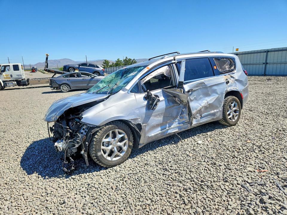 2018 Chrysler Pacifica VIN 2C4RC1GG3JR320380 COPART salvage auction — FRONT END, Nv - Salvage Title, sold $375 on 2026-07-30 (photo 1)