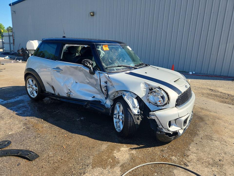 2013 Mini Cooper VIN WMWSV3C50DT390246 COPART salvage auction — SIDE, Sc - Cert Of Title-Salvage, sold $375 on 2026-07-20 (photo 4)