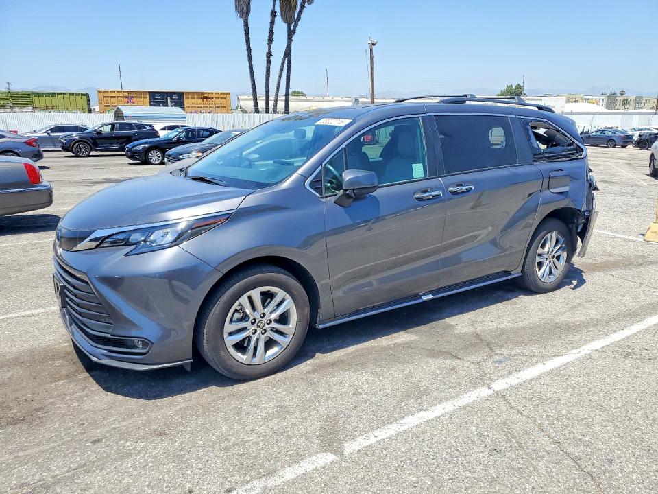 2025 Toyota Sienna VIN 5TDJSKFC5SS208886 COPART salvage auction — REAR END, CA - SALVAGE CERTIFICATE, sold $15,500 on 2026-07-07 (photo 1)
