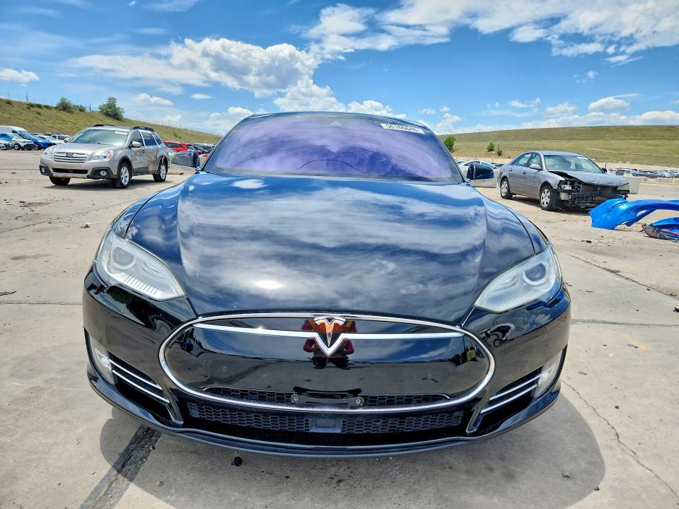 2014 Tesla Model s VIN 5YJSA1H27EFP68178 COPART salvage auction — SIDE, Co - Public - Salvage Title, sold $4,600 on 2026-07-27 (photo 5)
