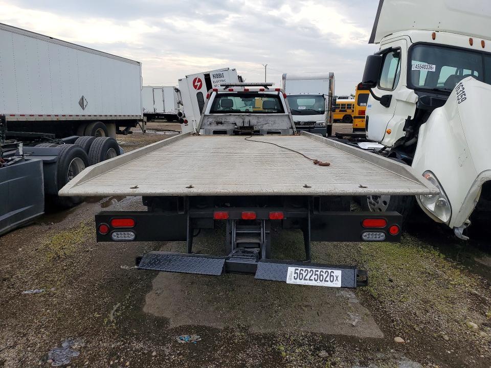 2019 Ford F-550 super duty VIN 1FDUF5GT2KEG28950 COPART salvage auction — NORMAL WEAR, Il - Certificate Of Title, sold $21,000 on 2026-07-07 (photo 6)
