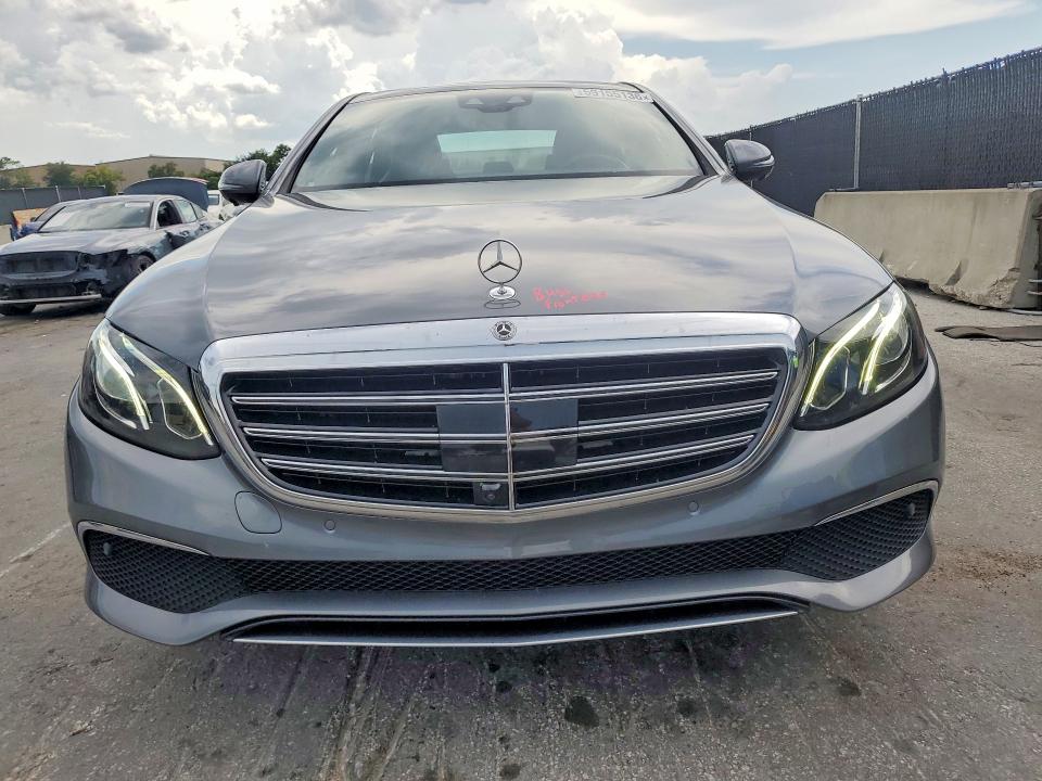 2019 Mercedes-benz E-klasse VIN WDDZF4JB6KA586977 COPART salvage auction — REAR END, Fl - Cert Of Title Slvg Rebuildable, sold $12,400 on 2026-07-14 (photo 5)