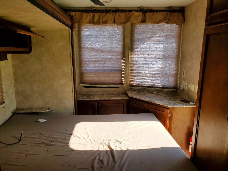 2014 Forrest river Recreational vehicle (rv) VIN 5ZT2CA4B7ET004603 COPART salvage auction — HAIL, IL - SALVAGE CERTIFICATE, sold $1,300 on 2026-07-23 (photo 5)