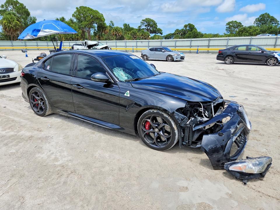 2017 Alfa romeo Giulia VIN ZARFAEAV2H7518277 COPART salvage auction — FRONT END, FL - CERT OF TITLE SLVG REBUILDABLE, sold $3,600 on 2026-07-29 (photo 4)