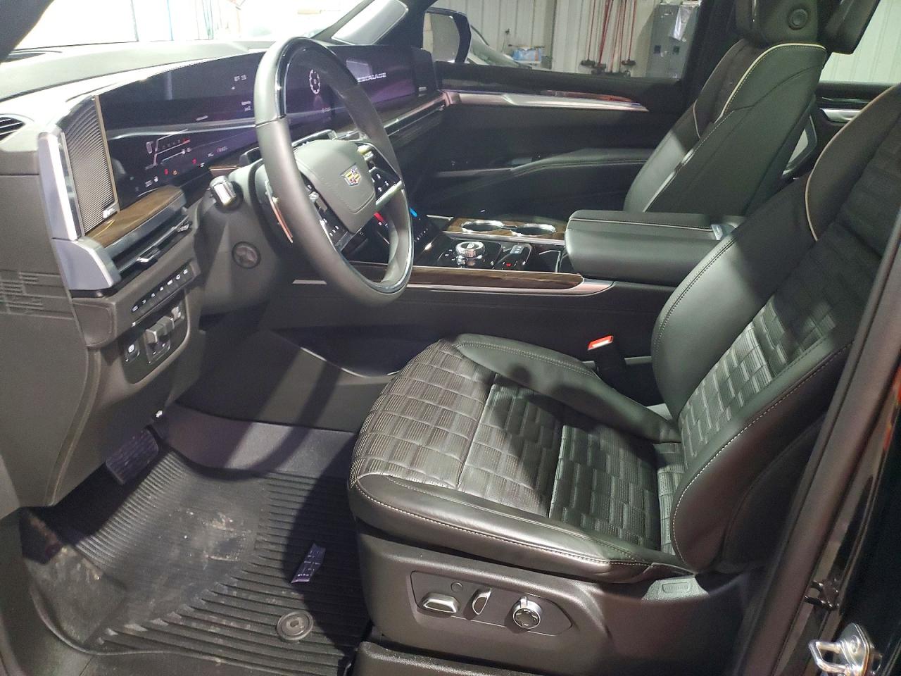 2026 Cadillac Escalade ESV VIN 1GYS9RKL0TR137105 COPART salvage auction — Stripped, KY - CERT OF TITLE-SALVAGE, sold $72,000 on 2026-07-08 (photo 7)