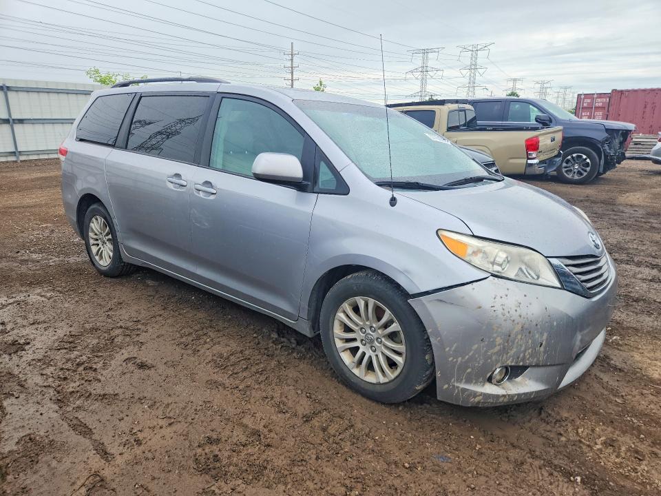 2012 Toyota VIN 5TDYK3DC9CS180552 COPART salvage auction — SIDE, Il - Certificate Of Title, sold $1,750 on 2026-07-07 (photo 4)