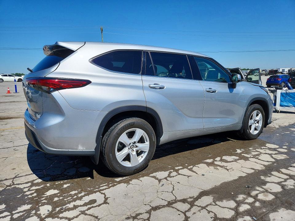 2022 Toyota Highlander VIN 5TDZZRAH2NS113801 COPART salvage auction — FRONT END, Tn - Salvage Certificate, sold $16,800 on 2026-07-27 (photo 3)
