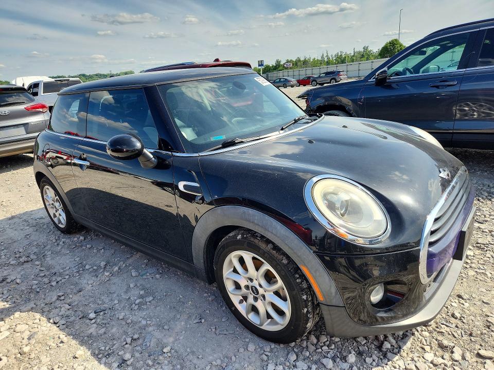 2016 Mini VIN WMWXP5C58G3B77015 COPART salvage auction — MINOR DENT/SCRATCHES, IL - SALVAGE CERTIFICATE, sold $725 on 2026-08-03 (photo 4)