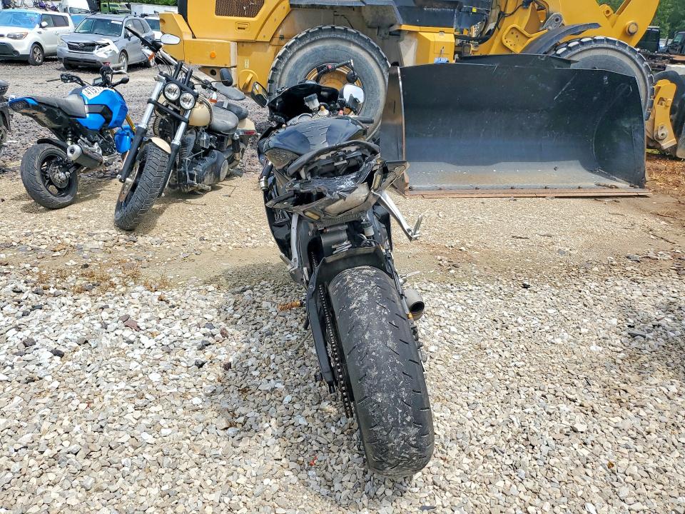 2009 Yamaha Yzfr6 VIN JYARJ16E99A010834 COPART salvage auction — VANDALISM, MO - SALVAGE CERTIFICATE OF TITLE, sold $2,300 on 2026-08-03 (photo 4)