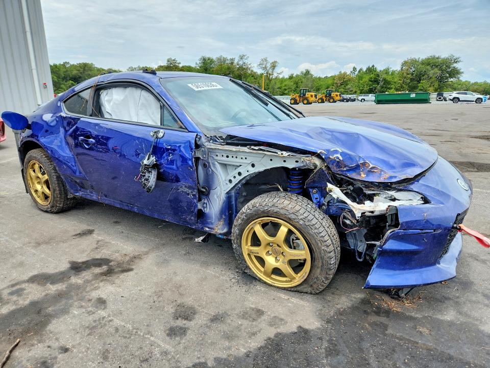 2024 Toyota Gr 86 VIN JF1ZNBE11R9750057 COPART salvage auction — ROLLOVER, Fl - Cert Of Title Slvg Rebuildable, sold $5,300 on 2026-07-25 (photo 4)