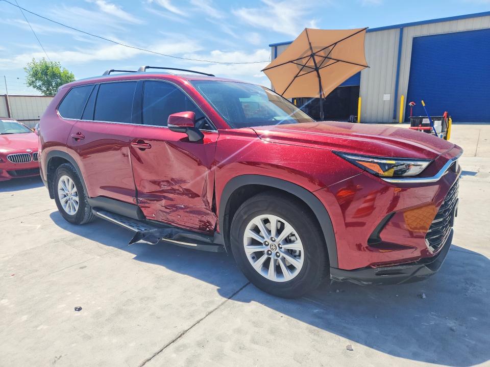 2025 Toyota Highlander VIN 5TDACAB53SS052779 COPART salvage auction — SIDE, TX - SALVAGE VEHICLE TITLE, sold $24,300 on 2026-07-21 (photo 4)