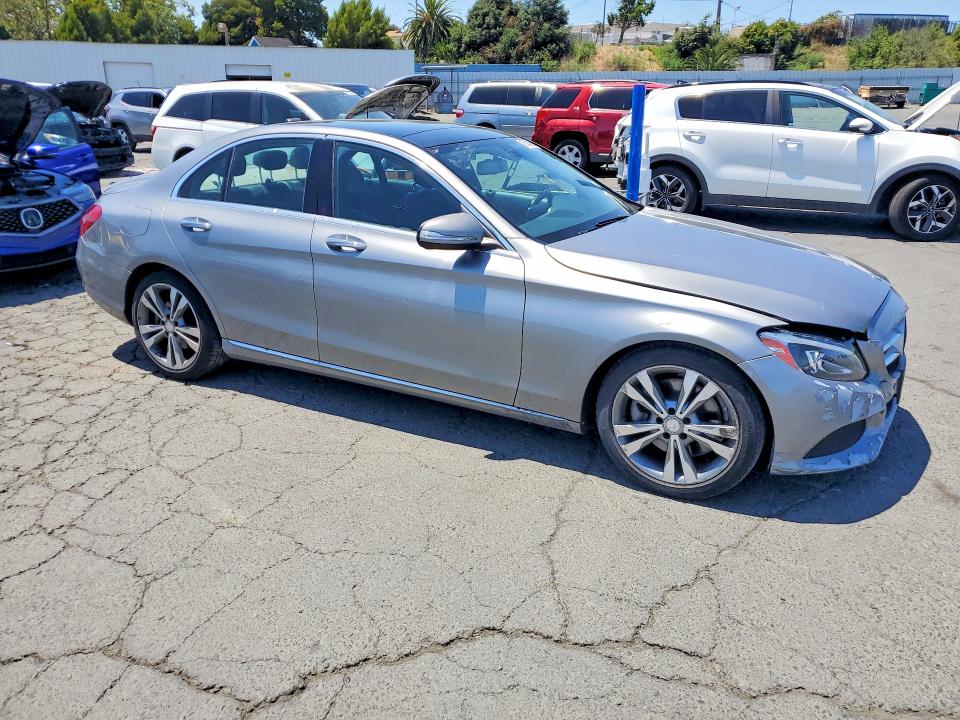 2015 Mercedes-benz C-klasse VIN 55SWF4JB3FU065661 COPART salvage auction — MINOR DENT/SCRATCHES, Fl - Dis/Dlr/Exp Only Clean Title, sold $3,850 on 2026-07-24 (photo 4)