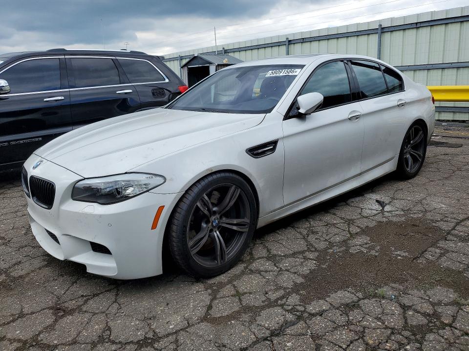 2013 BMW M5 VIN WBSFV9C58DC773514 COPART salvage auction — UNDERCARRIAGE, Mi - Certificate Of Title, sold $2,300 on 2026-07-21 (photo 1)