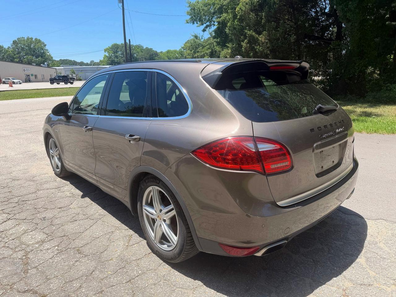 2012 Porsche Cayenne VIN WP1AE2A27CLA91108 COPART salvage auction — Minor Dent/Scratches, ME - DEALER ONLY CLEAN TITLE (P), sold $1,050 on 2026-07-02 (photo 3)