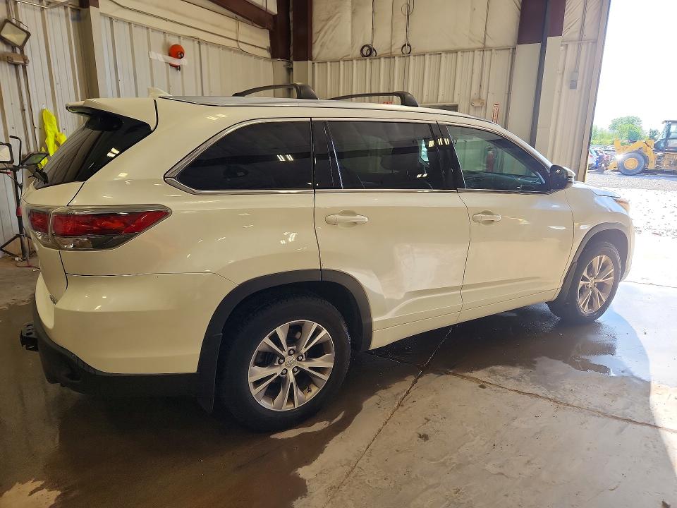 2015 Toyota VIN 5TDJKRFH2FS183293 COPART salvage auction — HAIL, Wi - Certificate Of Title, sold $6,200 on 2026-07-20 (photo 3)