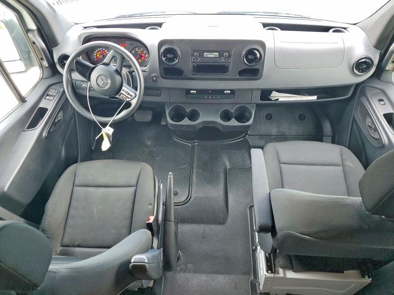 2021 Mercedes-benz Sprinter VIN W1W40CHY5MT052343 COPART salvage auction — MINOR DENT/SCRATCHES, In - Certificate Of Title, sold $10,500 on 2026-07-27 (photo 8)