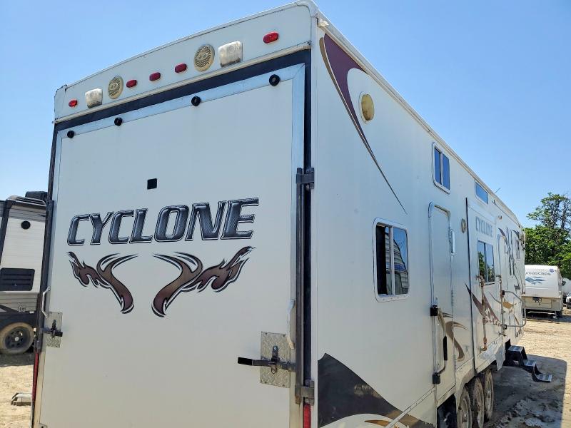 2000 Heartland big horn VIN 5SFGF40328E007543 COPART salvage auction — ROOF, FL - CERT OF TITLE SLVG REBUILDABLE, sold $2,950 on 2026-09-24 (photo 4)