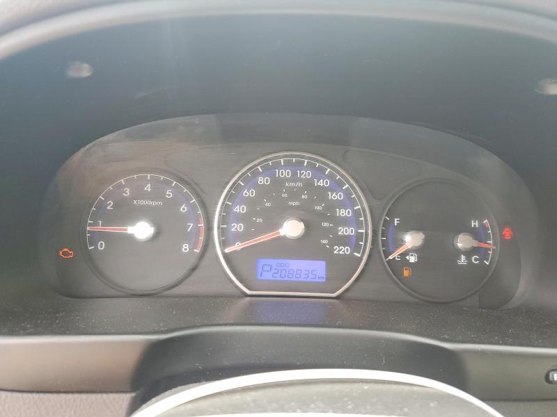2010 Hyundai Santa fe VIN 5NMSGDAGXAH393403 COPART salvage auction — MINOR DENT/SCRATCHES, On - Permit No Brand - Unfit, sold $875 on 2026-07-03 (photo 9)