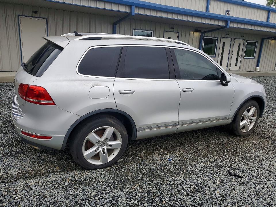 2013 Volkswagen Touareg VIN WVGEF9BPXDD002464 COPART salvage auction — MECHANICAL, Nc - Dealer Only Clean Title, sold $375 on 2026-07-15 (photo 3)