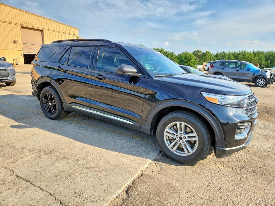 2024 Ford Explorer VIN 1FMSK7DH3RGA33005 COPART salvage auction — REAR END, Salvage Title, sold $9,400 on 2026-08-21 (photo 4)